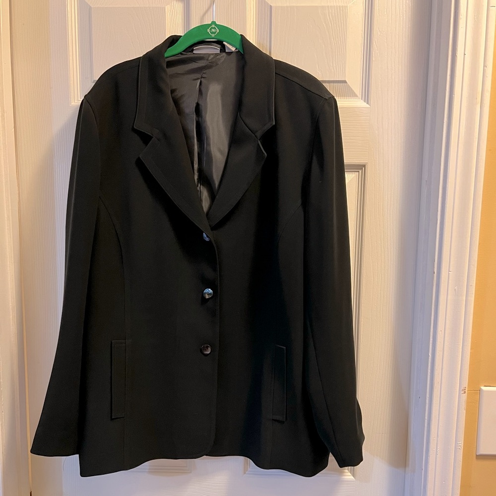 Chicos Size 3 (size XL or 16) Black Lined Blazer Jacket With 3-Button Closure